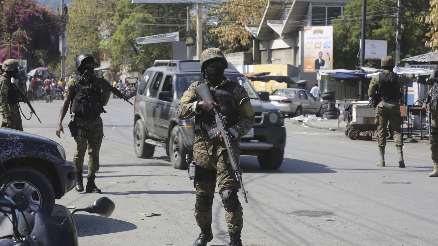 ПОРТ О ПРЕНС Хаити АП — Американската армия съобщи в неделя че