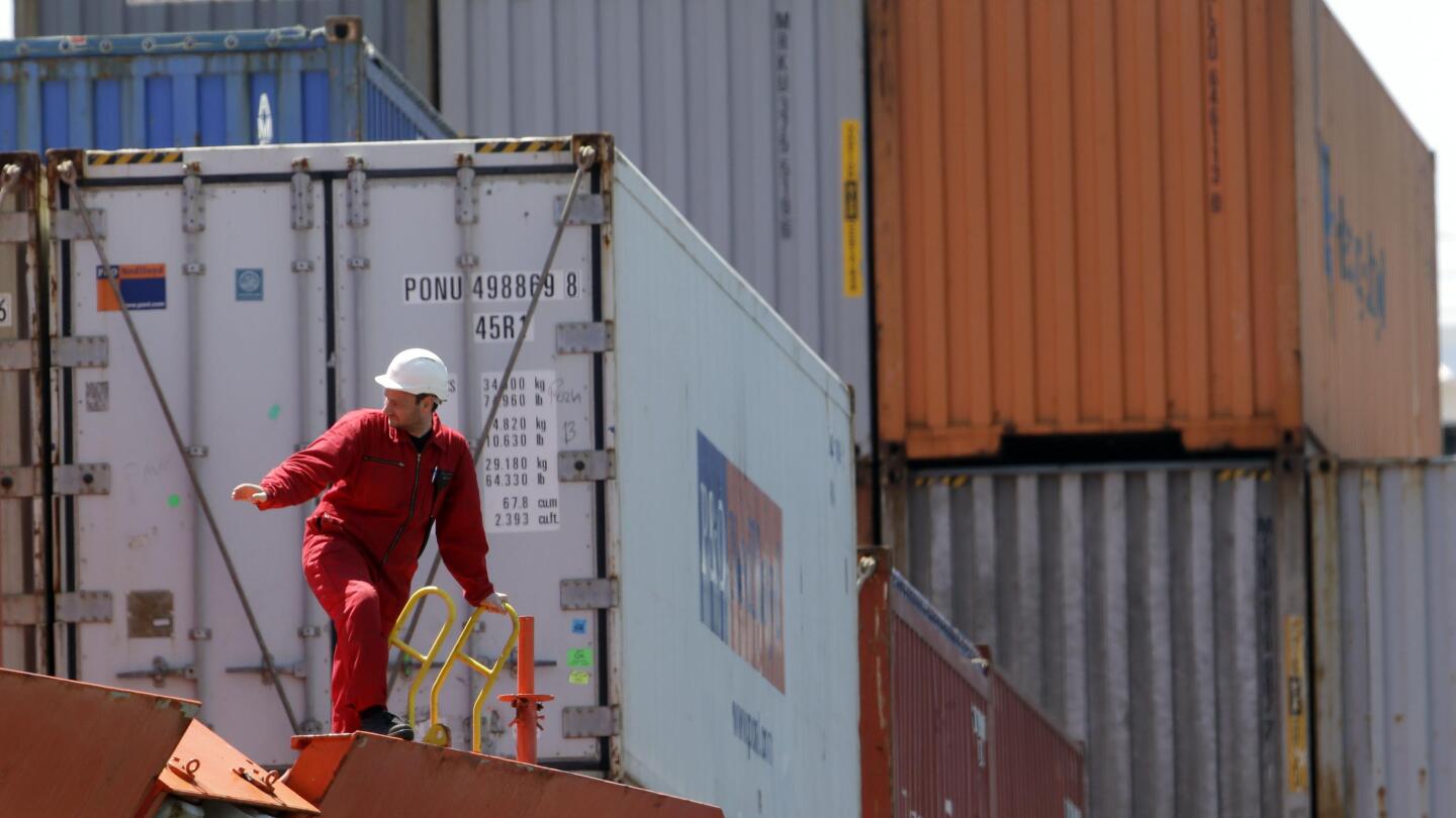 Kesenjangan perdagangan AS melebar di bulan Mei karena ekspor melemah