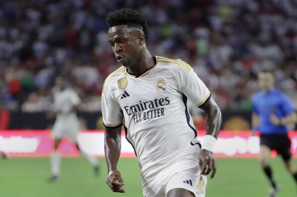 FILE - Real Madrid forward Vinícius Júnior plays against Manchester United during their Champions Tour friendly match Wednesday, July 26, 2023, in Houston. Unable to secure a deal with Kylian Mbappé, Real Madrid is contemplating a season without a world-class scorer following the departure of Karim Benzema to Saudi Arabia. If no one arrives, it will be up to the Brazilian duo of Vinícius Júnior and Rodrygo to take the leading role in attack for Carlo Ancelotti’s team. (AP Photo/Michael Wyke, File)