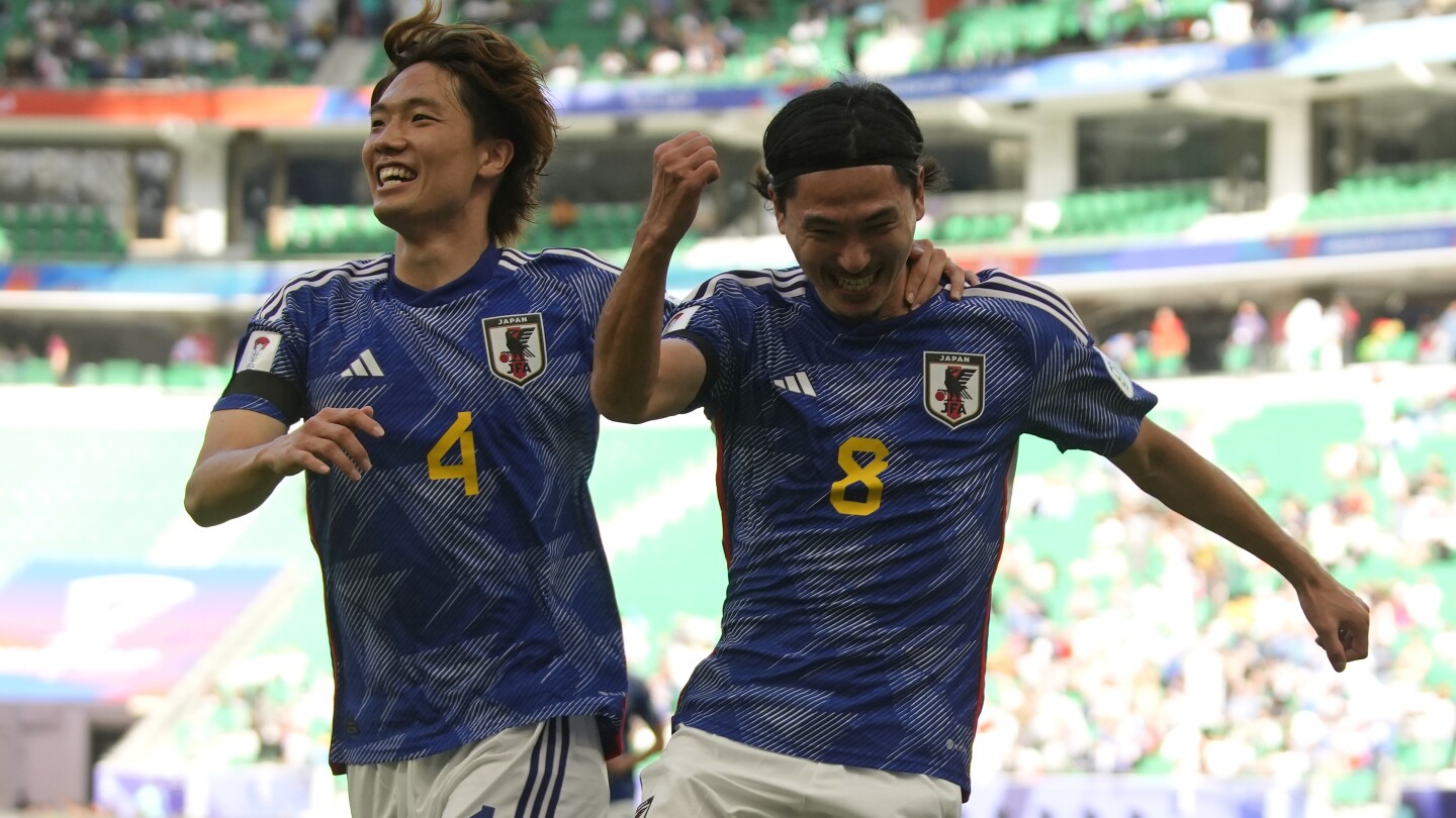 Дубълът на Минамино помага на Япония да спечели с 4-2 срещу Виетнам в Купата на Азия