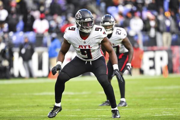 Falcons re-sign outside linebacker Carter to 2-year deal | AP News