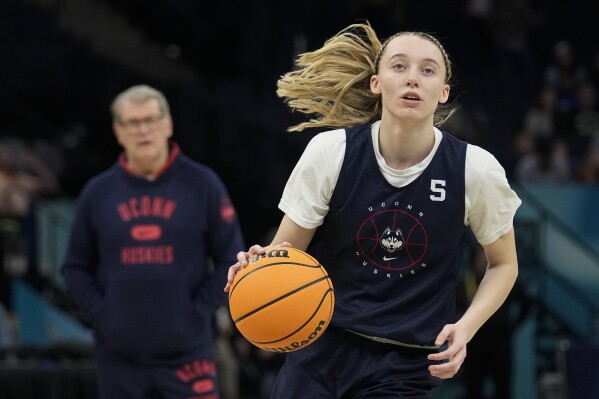 UConn star Paige Bueckers working her way back from knee injury | AP News