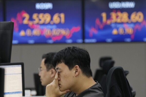 FILE - A currency trader watches monitors at the foreign exchange dealing room of the KEB Hana Bank headquarters in Seoul, South Korea, on Sept. 20, 2023. Share prices were mixed on Monday, Oct. 9, after the Israeli government declared war following deadly attacks by Hamas from the Gaza Strip. (AP Photo/Ahn Young-joon, File)