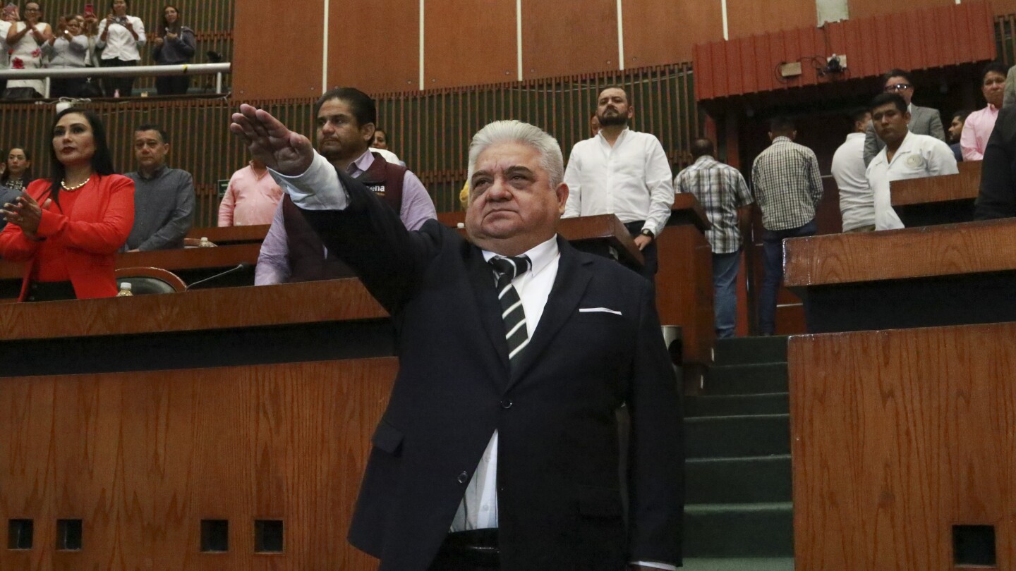Gustavo Alarcón Sworn in as Chilpancingo Mayor