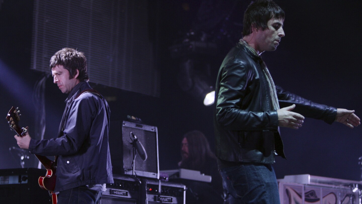 Oasis reunites for tour and ends a 15-year hiatus during Gallagher brothers’ feud