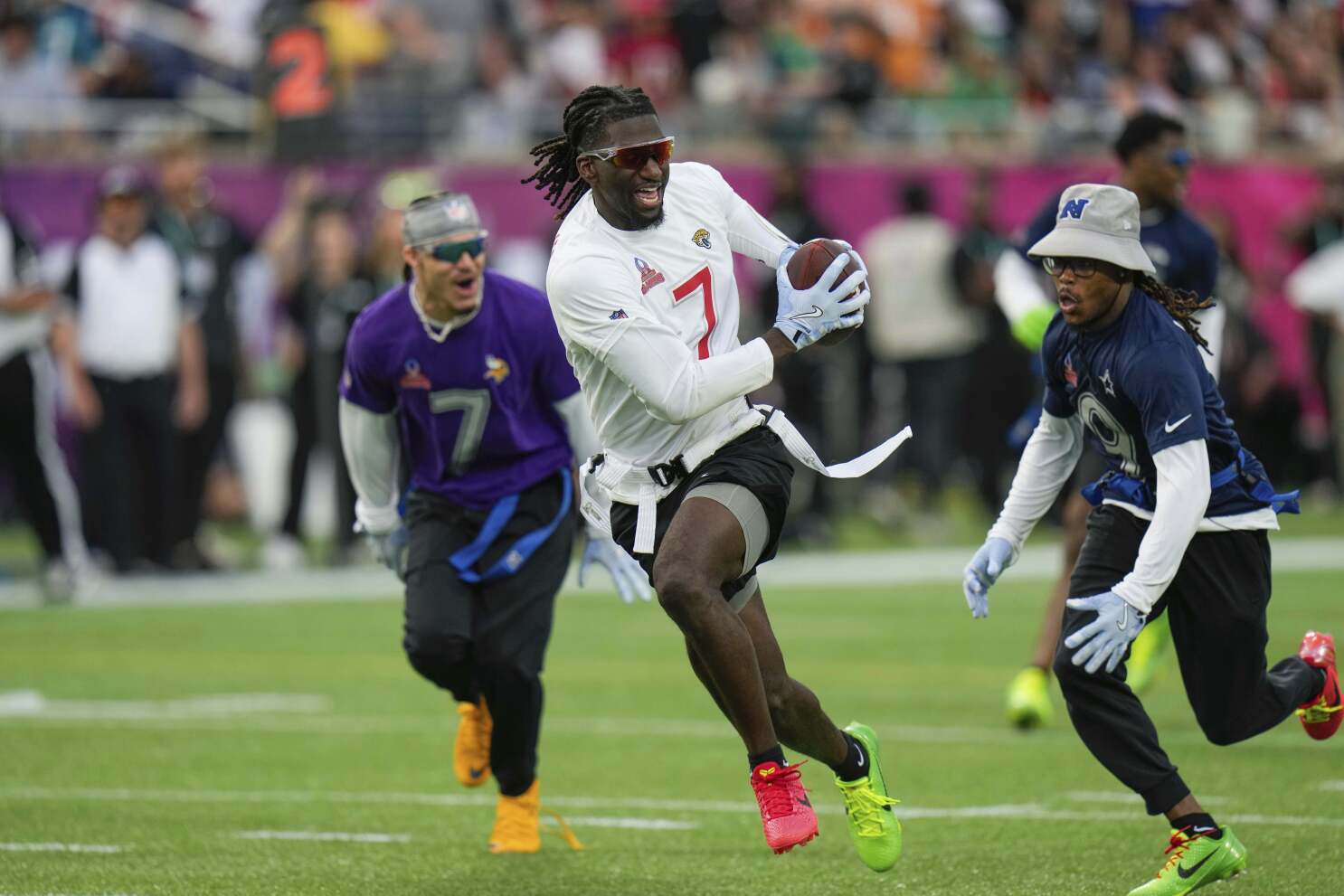 Propietarios de NFL aprueban participación de jugadores en fútbol americano bandera olímpico