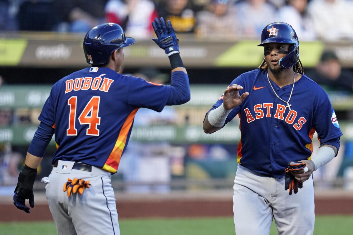 Astros pound out 13 hits, hammer Pirates 8-2