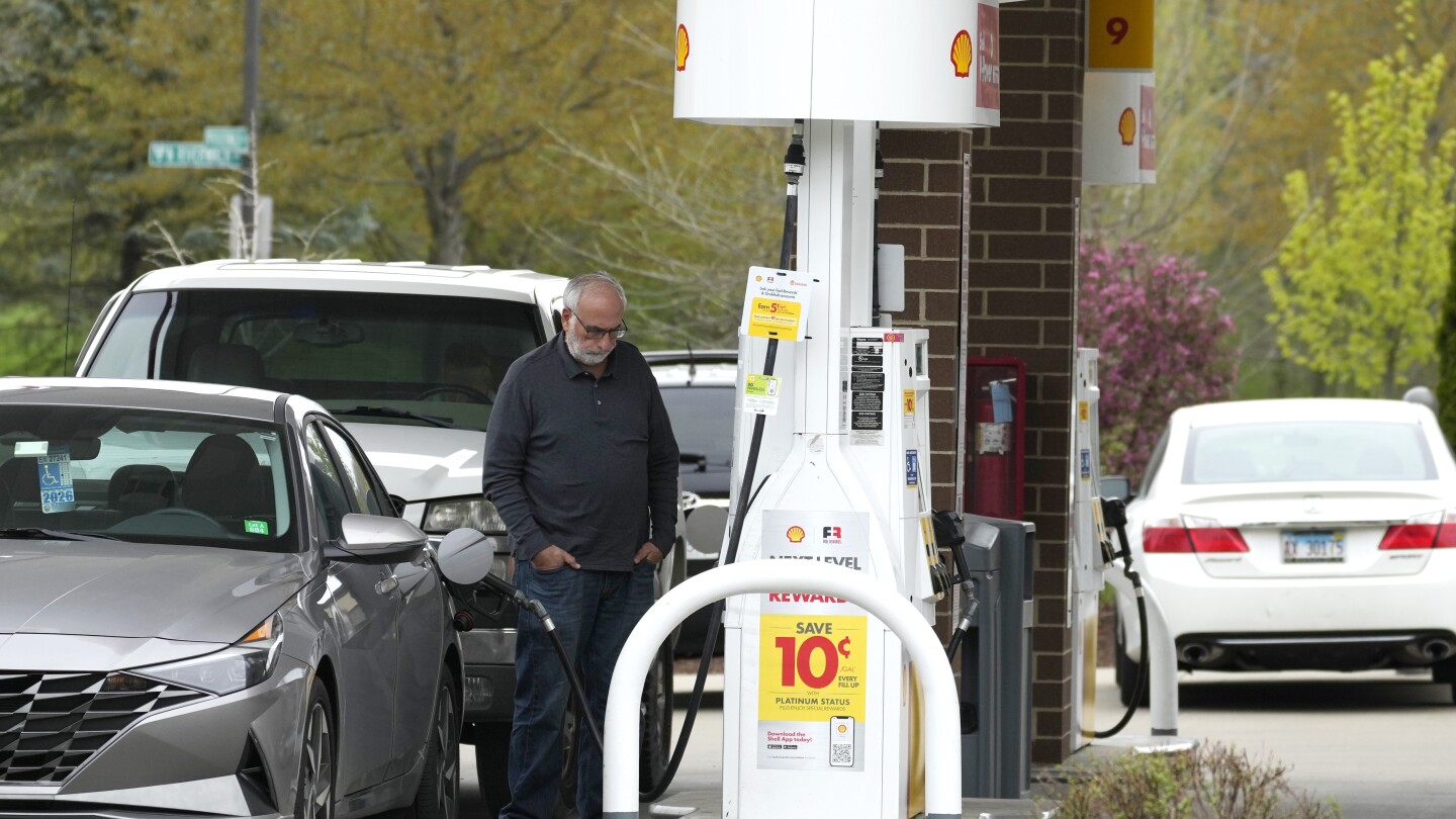 Confidence of US consumers continues to decline as Americans worry about the future