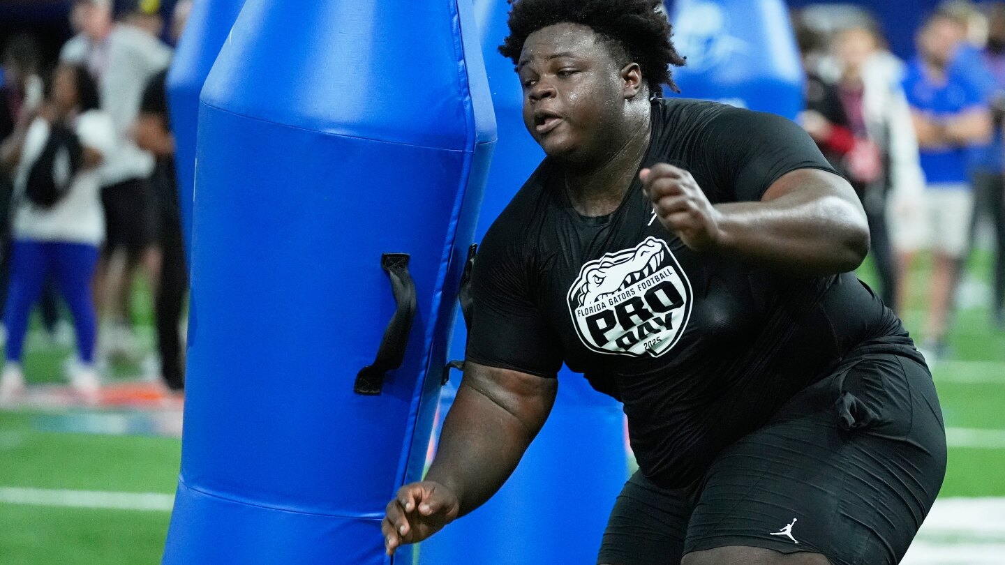 Florida's Desmond Watson Weighs 464 Pounds, Eyes NFL Record