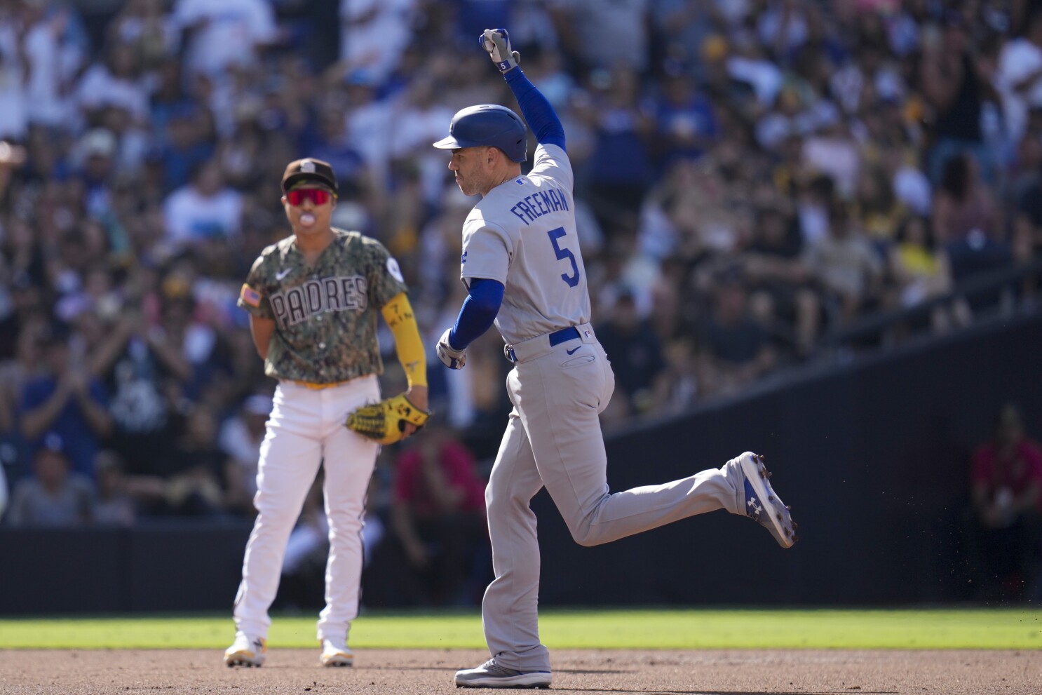 Freddie Freeman, Dodgers pile on against Padres