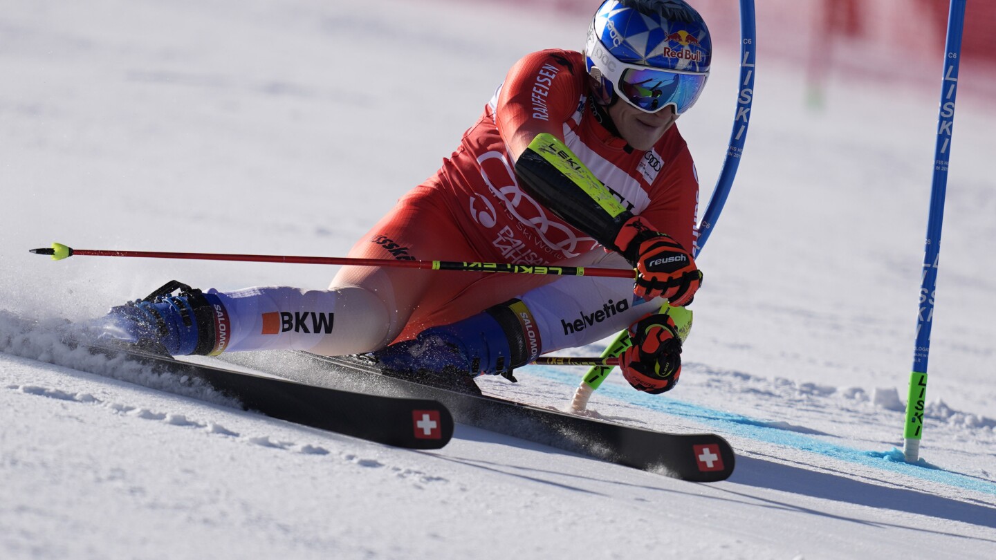 After First Run, Marco Odermatt Leads World Cup Giant Slalom with Eyes on 10th Consecutive Victory