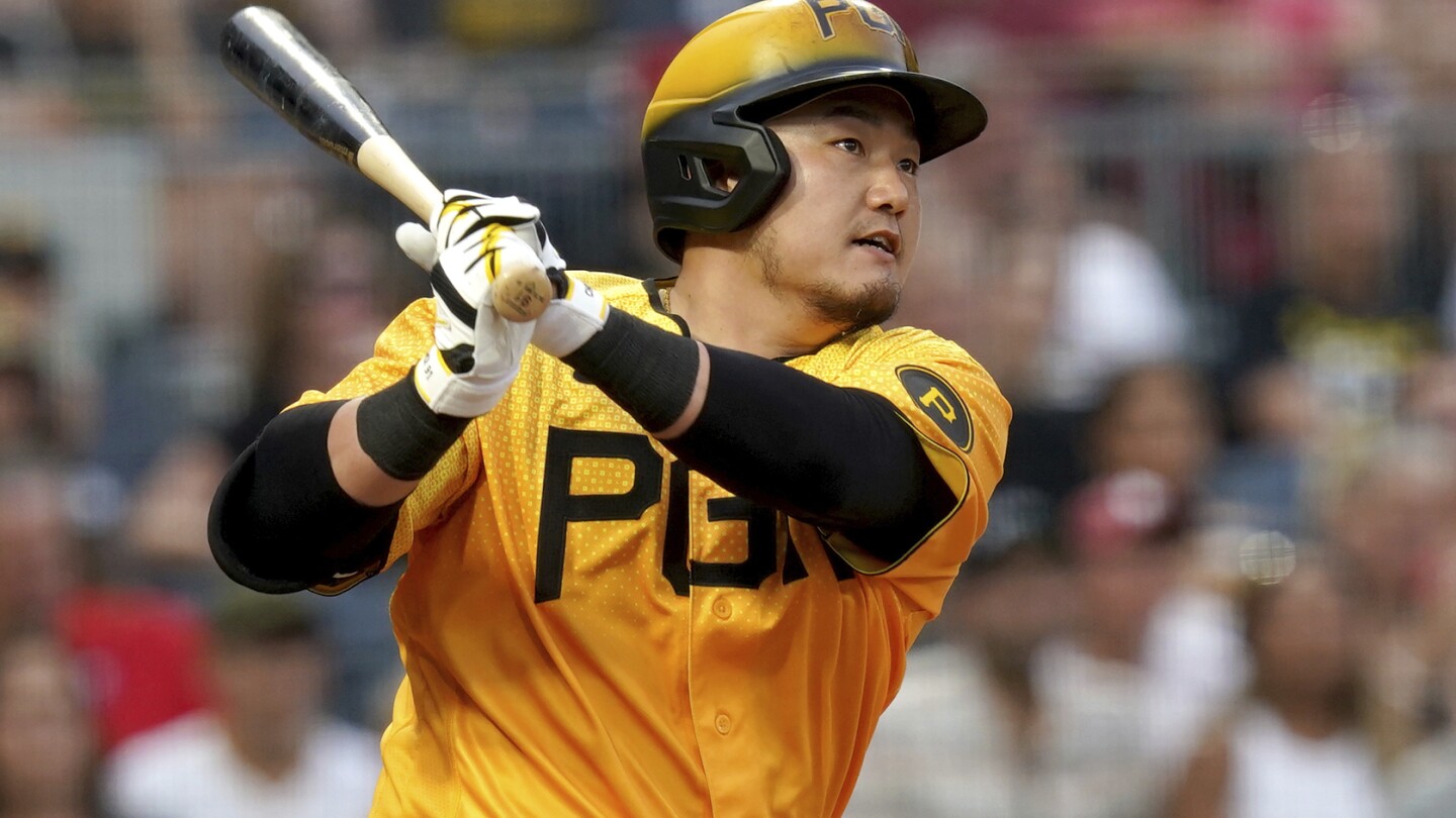 Pirates trade LHP Rich Hill, 1B/DH Ji-Man Choi to Padres for 3