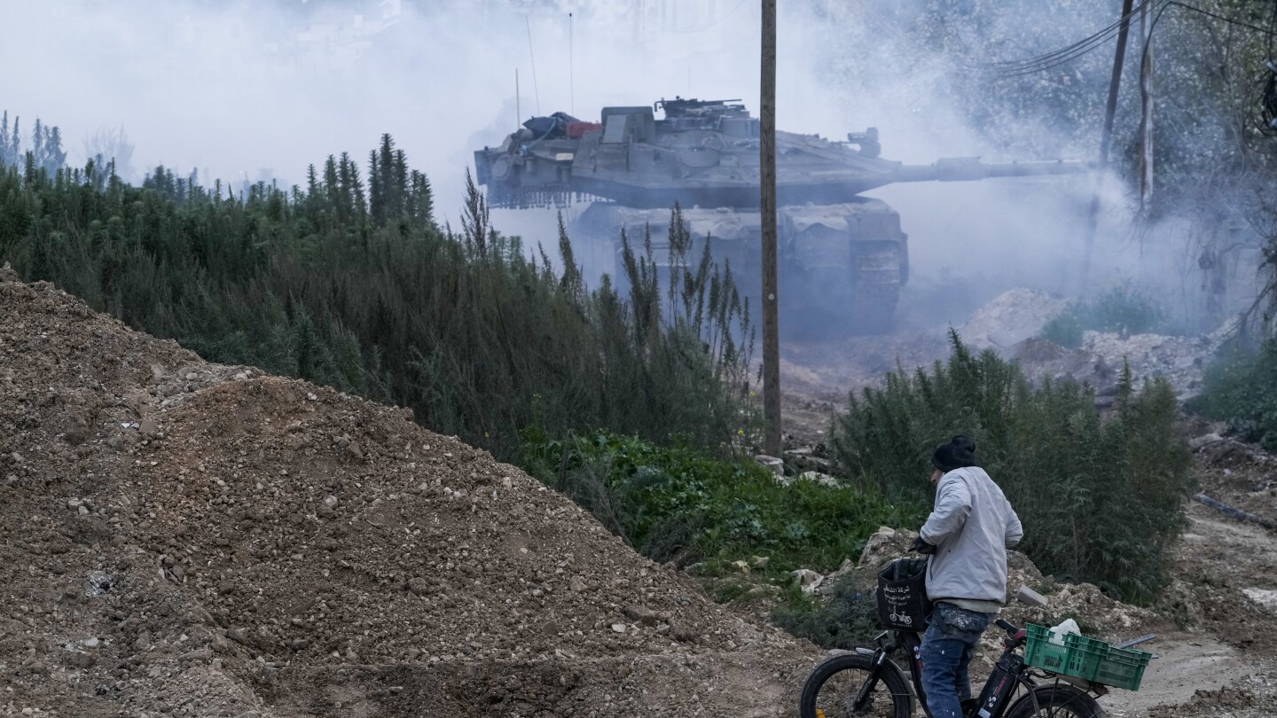 Israeli tanks transfer into the occupied West Financial institution for the primary time since 2002 amid rising crackdown