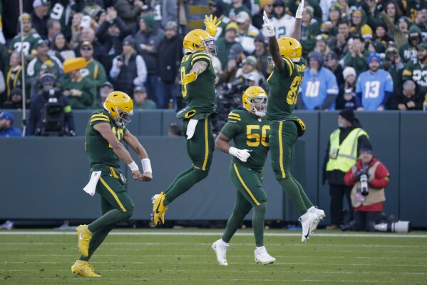 Green Bay Packers quarterback Jordan Love, left, and teammates react after a play against the Los Angeles Chargers during the second half of an NFL football game, Sunday, Nov. 19, 2023, in Green Bay, Wis. (AP Photo/Mike Roemer)
