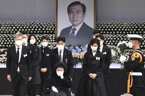 Relatives pay tribute at a memorial altar as they make a call of condolence at the funeral of deceased former South Korean President Roh Tae-woo, Saturday,  Oct. 30, 2021 in Seoul, South Korea. Dozens of relatives and dignitaries gathered in South Korea’s capital on Saturday to pay their final respects to the former president, a key participant in a 1979 military coup who later won a landmark democratic election before his political career ended with imprisonment for corruption and treason. (Kim Min-Hee/Pool Photo via AP)