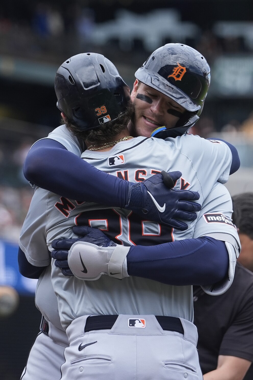 Dingler and Vierling homer, Tigers hold off Giants 5-4 to avoid sweep