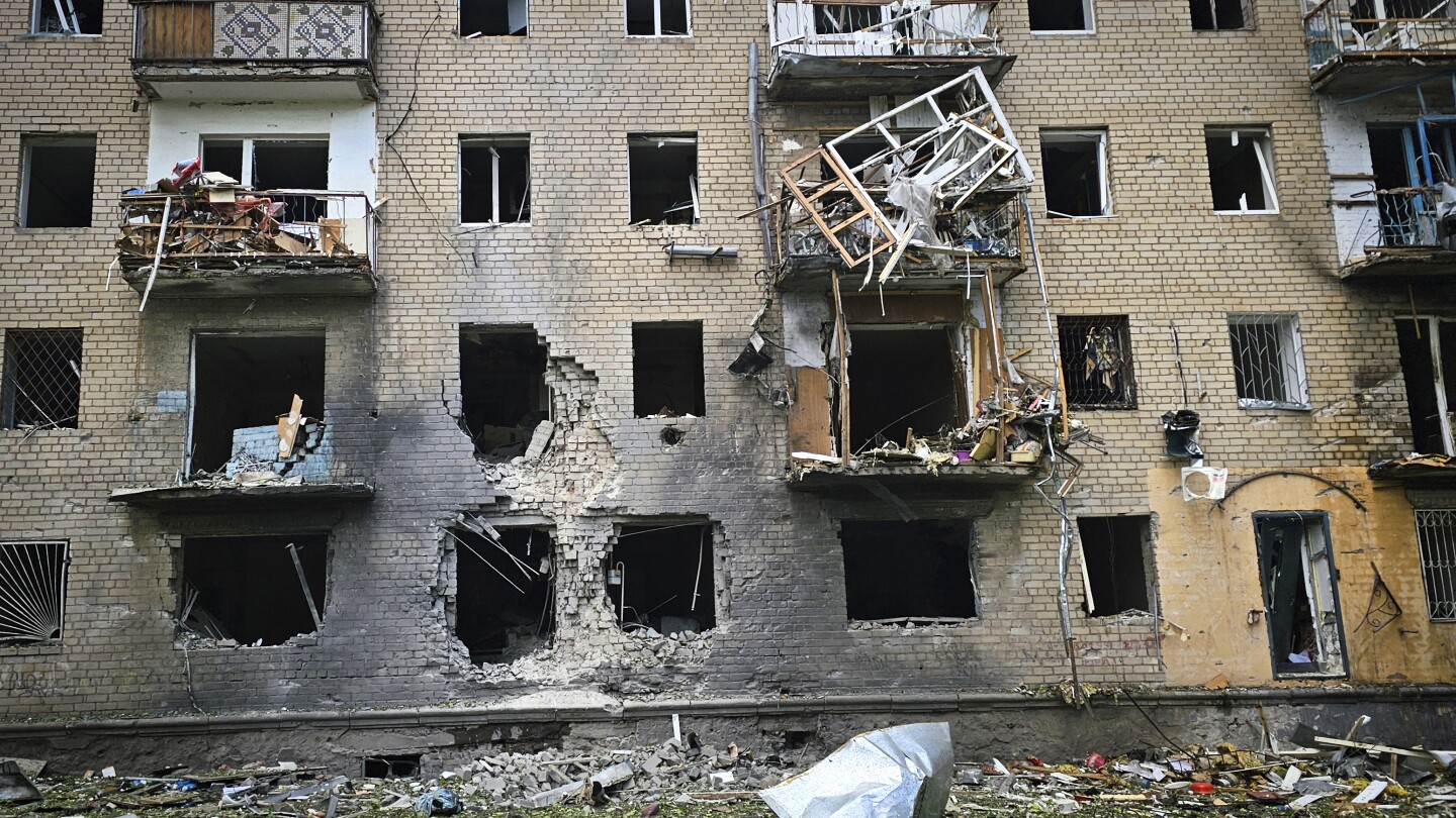 КИЕВ, Украйна (AP) — Украински части, вкарани в улични битки