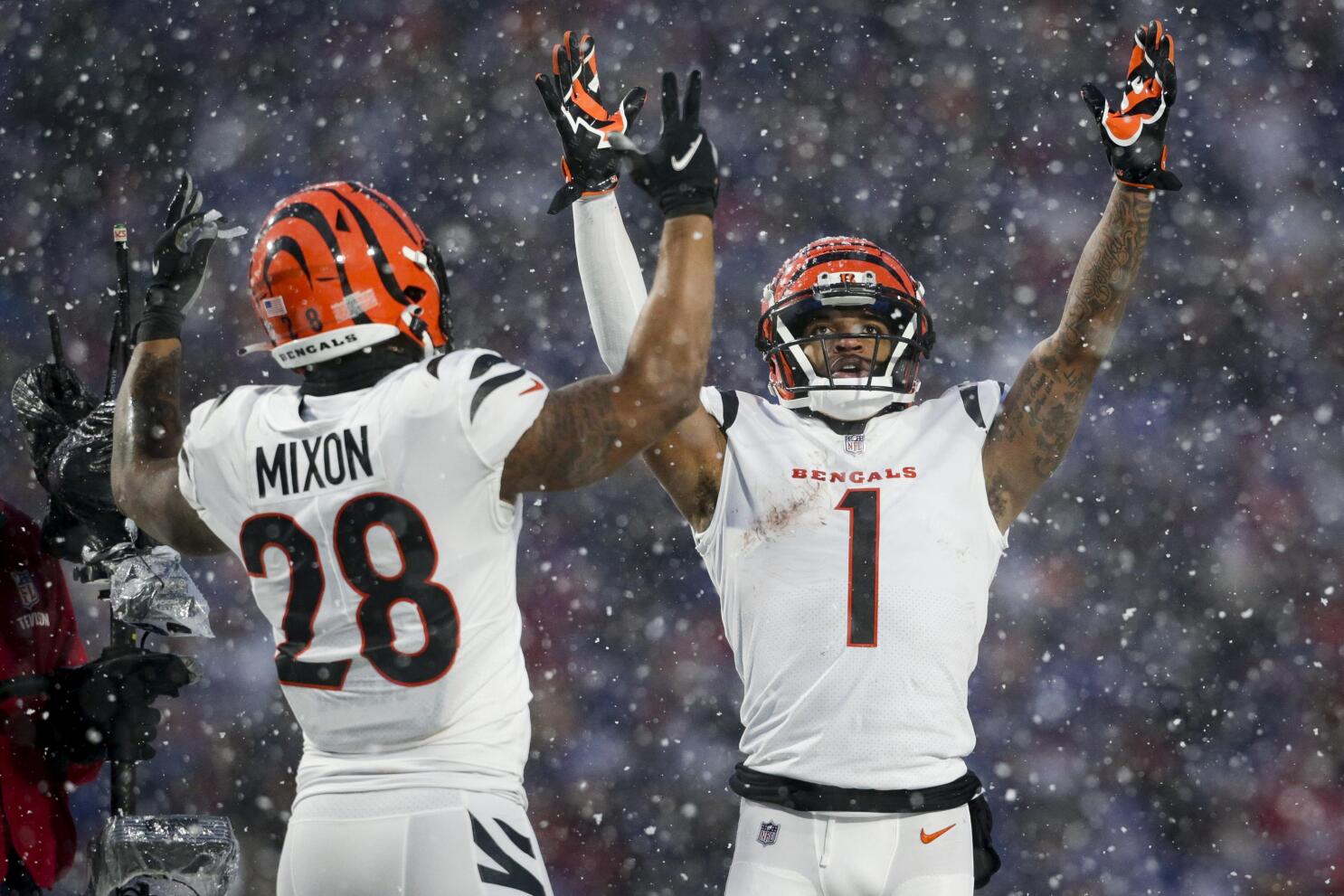 Bengals' Joe Mixon not happy that NFL is already selling tickets to  potential Chiefs-Bills AFC title game 
