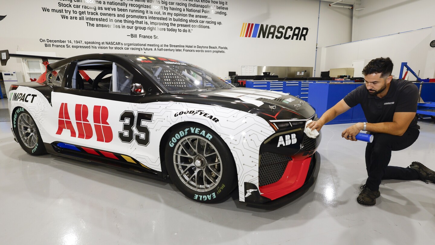 Nascar apresenta seu primeiro carro elétrico em Chicago