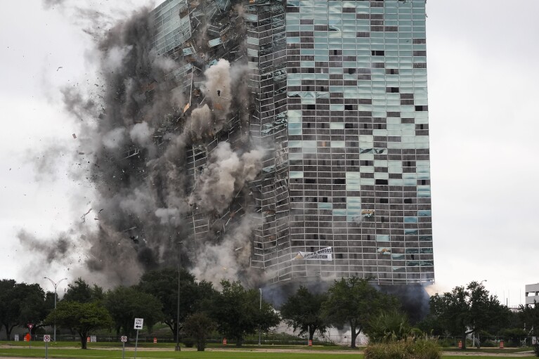 See the moment Capital One Tower in Louisiana was imploded AP News
