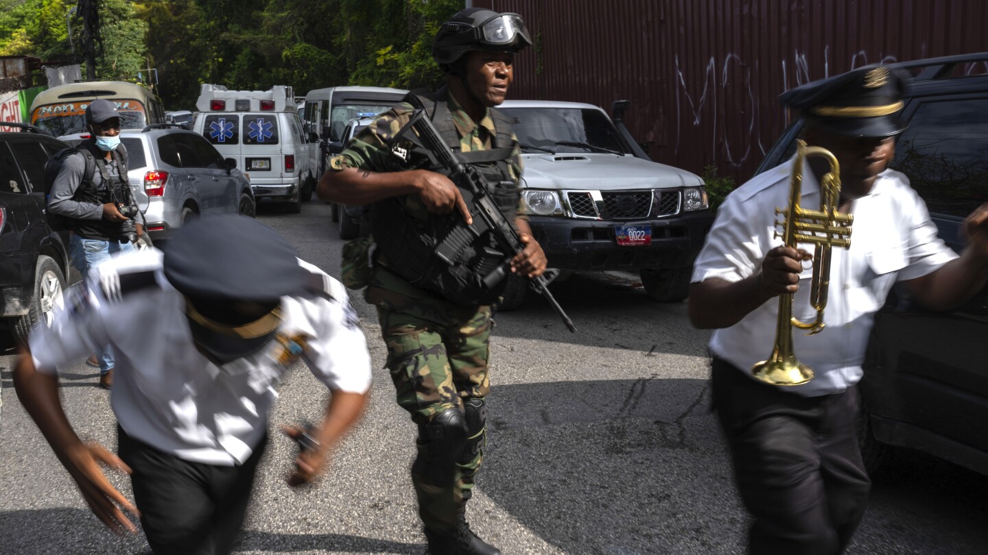 Новите лидери поемат хаоса в Хаити, тъй като живеещите в страх изискват бързи решения за насилието на бандите