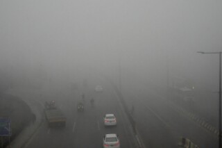 Contaminación en provincia de Pakistán enferma a 1,8 millones en un mes |  AP News