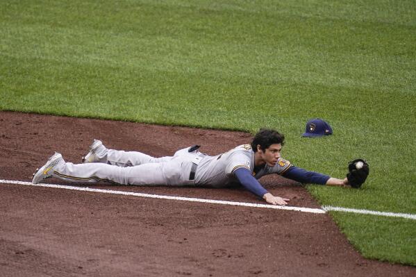 Zimmerman makes a great diving catch in left 