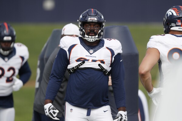 Cleveland Browns signing free agent defensive tackle Shelby Harris to  1-year deal, source tells AP