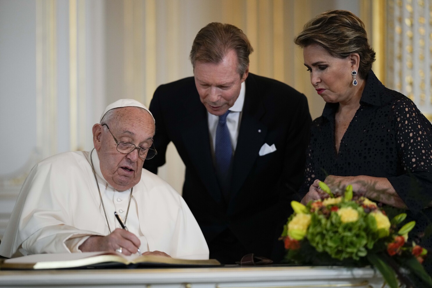 El Papa Francisco llega a Luxemburgo en un viaje al corazón de Europa para impulsar una grey menguante