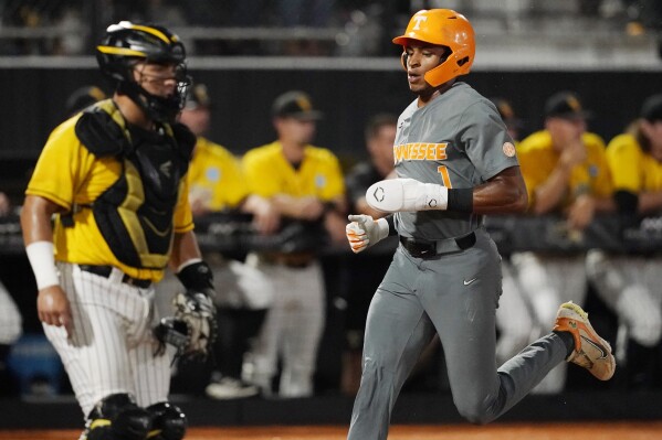 Tony Vitello on Zane Denton's showing for Tennessee baseball vs