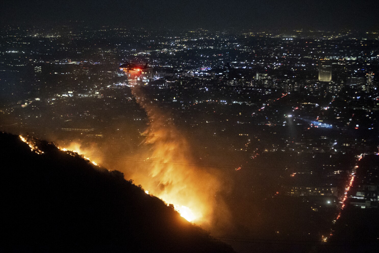 Stars lose homes in Los Angeles wildfires, Jamie Lee Curtis pledges $1M to  relief effort | AP News