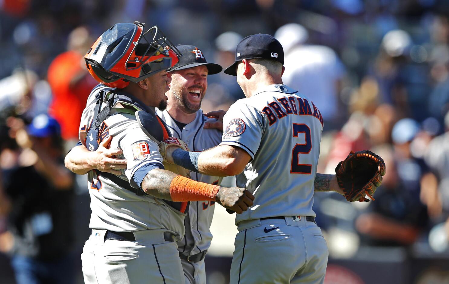 Astros combine to no-hit Yankees; Phils' Harper breaks thumb