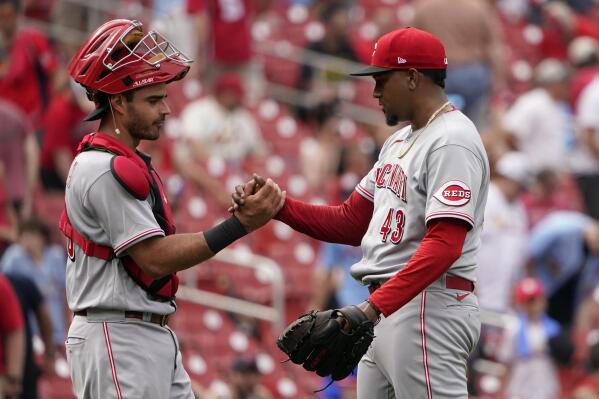 Friedl, Reds snap 4-game skid with 7-6 win over Cardinals