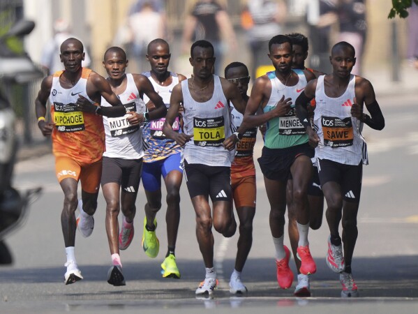 Sawe gana el maratón de Londres tras escapada en solitario. Assefa triunfa en las mujeres | AP News