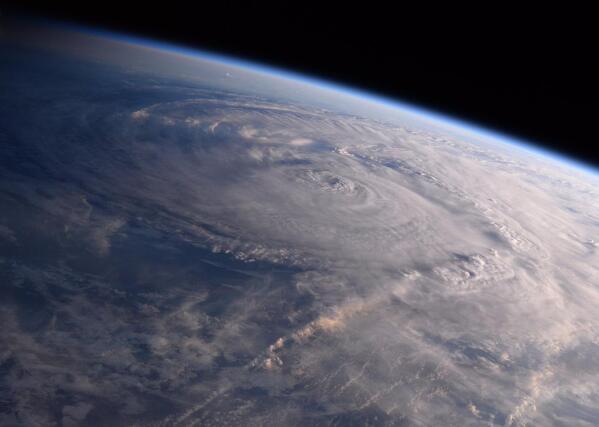 ARCHIVO - Esta foto proporcionada por la NASA muestra el huracán Harvey sobre Texas el sábado 26 de agosto de 2017, visto desde la Estación Espacial Internacional. (Randy Bresnik/NASA vía AP, Archivo)