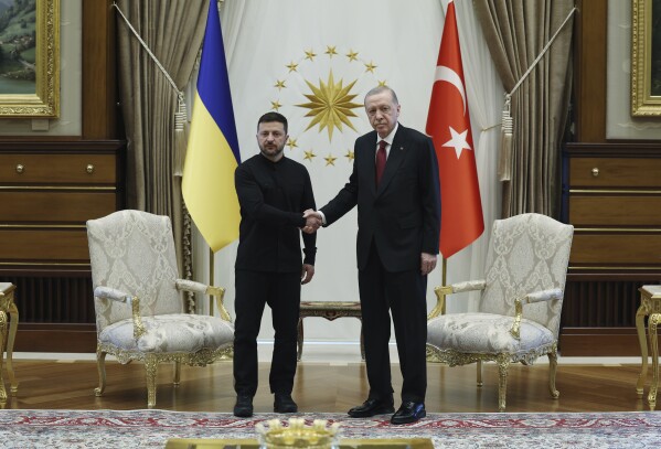 In this handout photo released by Turkish Presidency, Turkish President Recep Tayyip Erdogan, right, shakes hands with his Ukrainian counterpart Volodymyr Zelenskyy during their meeting at the Presidential palace in Ankara, Thursday, May 15, 2025. (Turkish Presidency via AP)