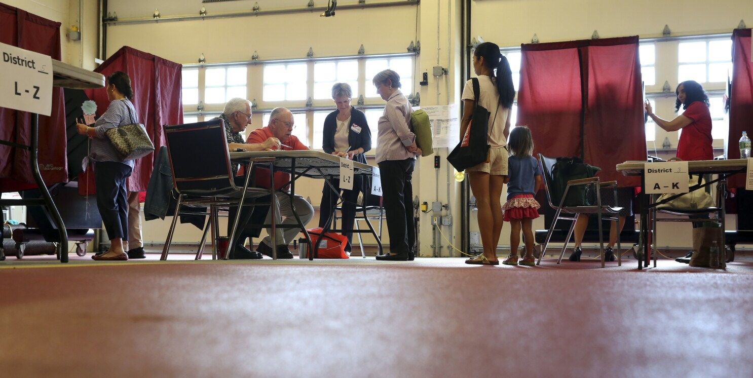 Some Democrats push the economy, not immigration, for Latino voters