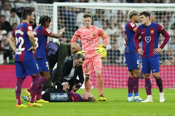 Barcelona midfielder De Jong leaves 'clasico' on a stretcher after right  leg injury | AP News