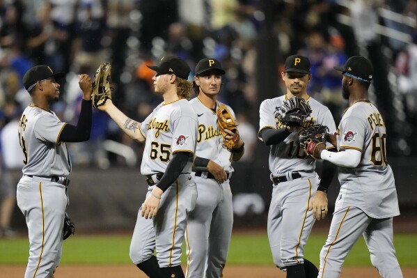 Delay's 2-run double in 6-run 7th sparks Pirates over Mets 7-4