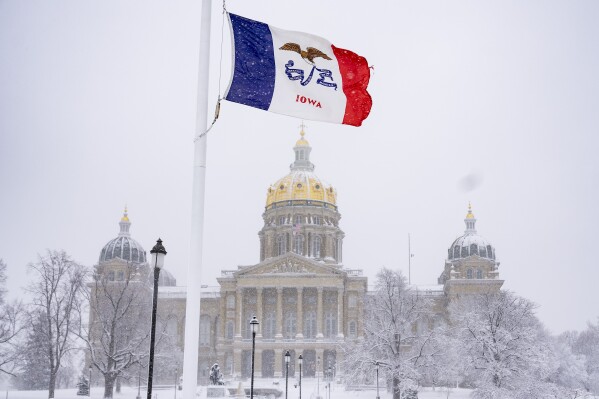 Snow falls at the Iowa State Capitol Building in Des Moines, Iowa, Jan. 9, 2024. (AP Photo/Andrew Harnik, File)