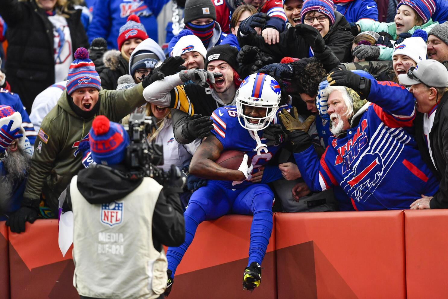 Nyheim Hines returns 2 kickoffs for TDs vs. Patriots in Bills' first game  since Damar Hamlin incident