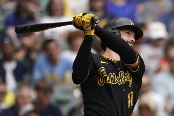 Pittsburgh Pirates' Bryan Reynolds hits a two-run home run during the eighth inning of a baseball game against the Milwaukee Brewers, Sunday, Aug. 6, 2023, in Milwaukee. (AP Photo/Aaron Gash)