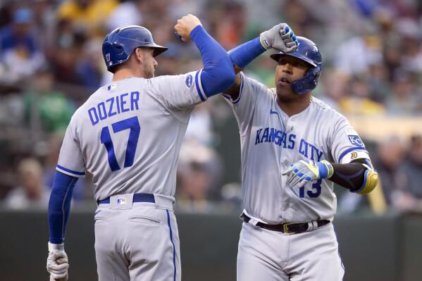 Royals' Bobby Witt Jr hits foul ball, caught by father