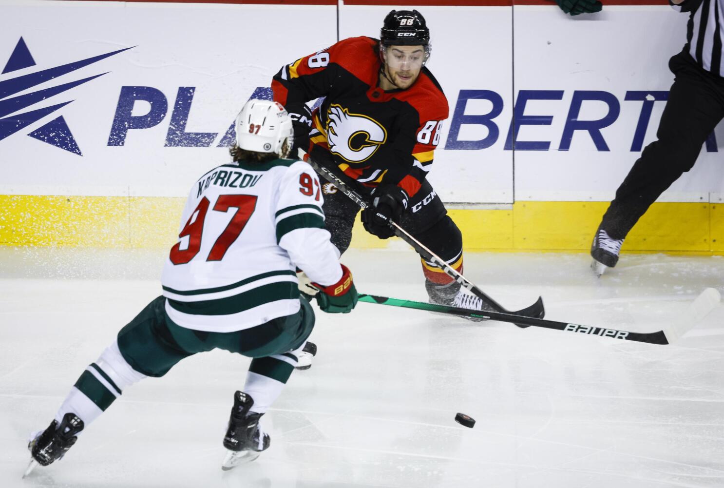 Mangiapane paces Flames to season-opening 5-3 win over Jets - The