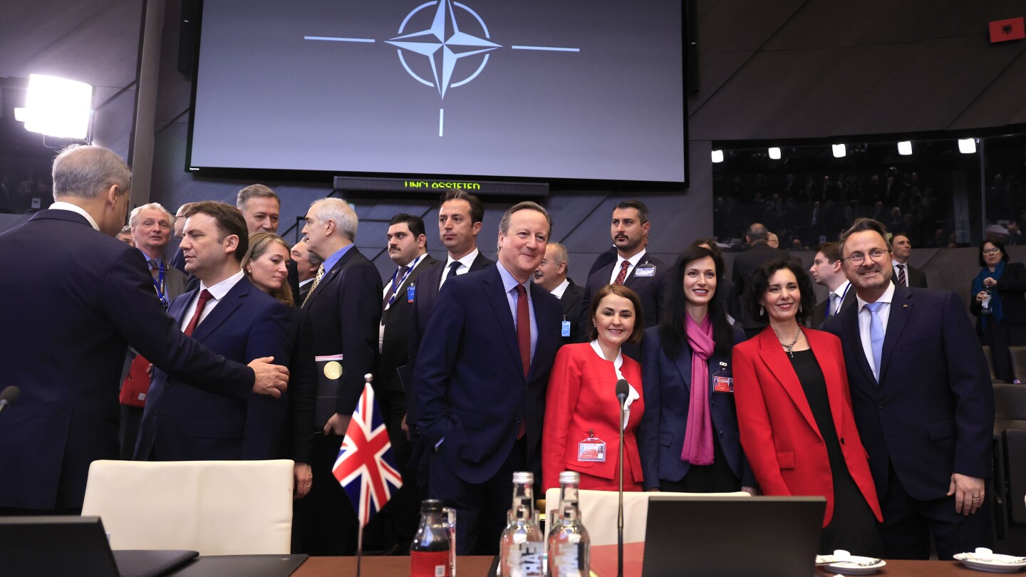 НАТО отбелязва 75-ия си рожден ден, когато войната в Украйна и нарастващият популизъм разяждат единството му