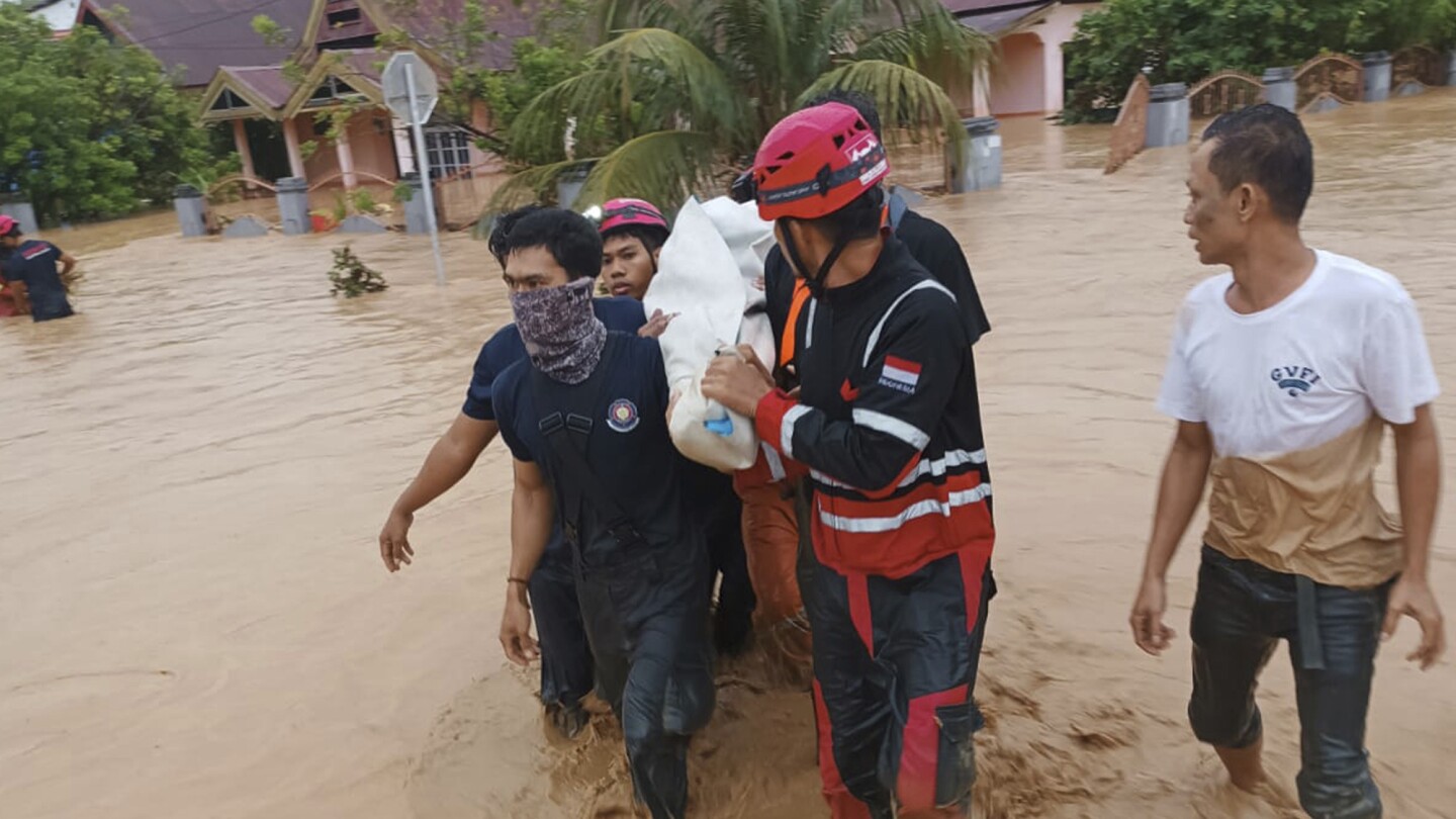 ДЖАКАРТА Индонезия AP — Наводнение и свлачище удариха остров Сулавеси