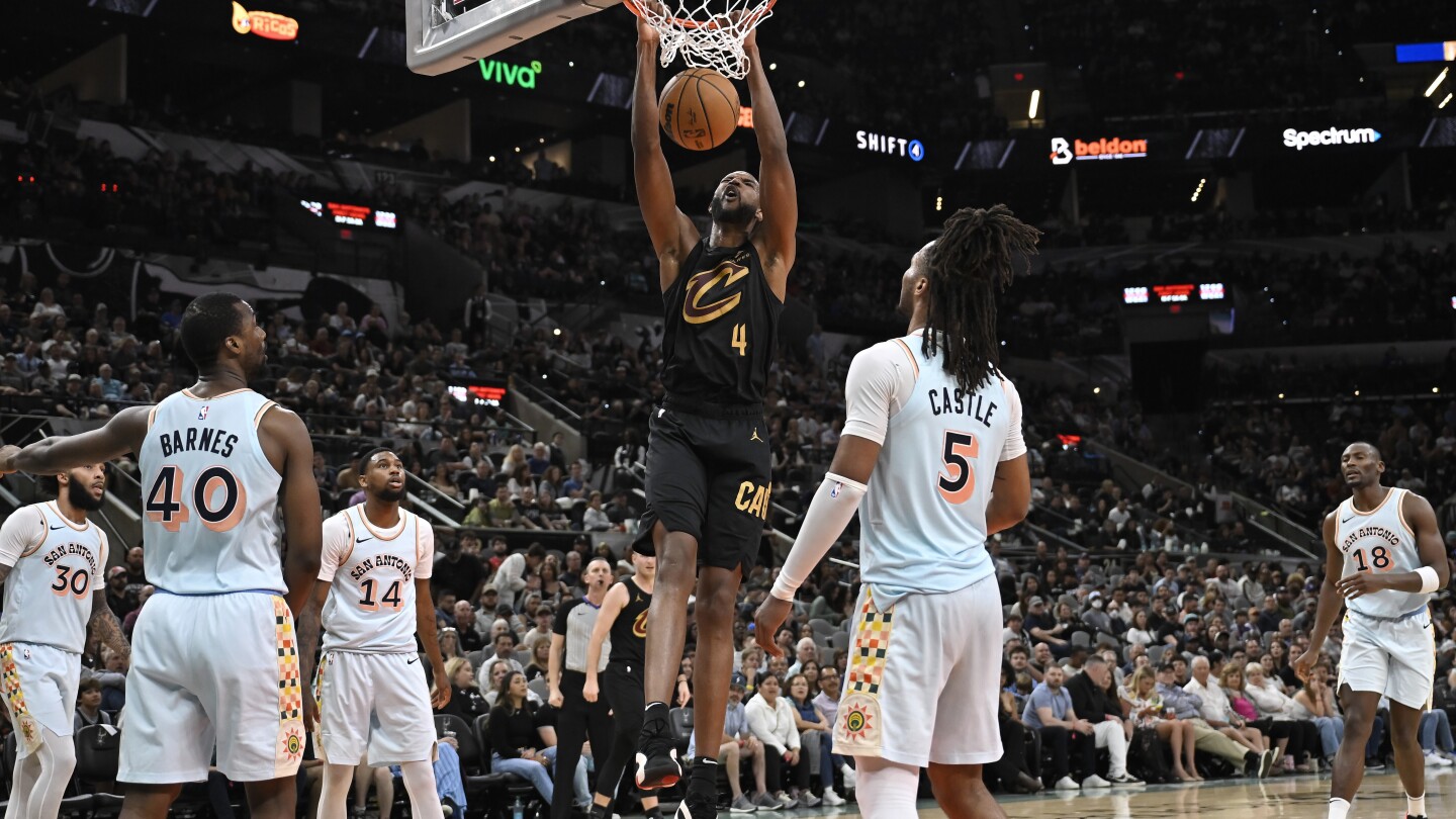 Cavaliers edge Spurs 114-113, near East's best record