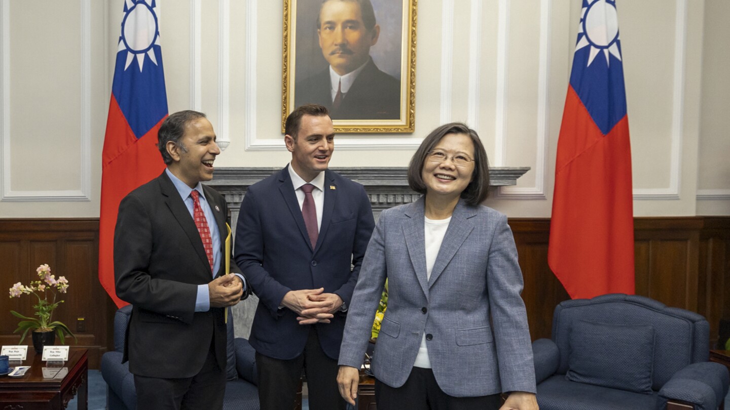 美国国会议员称赞台湾民主，将招致中国审查