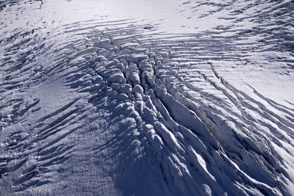 Видно льодовик Зульценауфернер біля Інсбрука, Австрія, у понеділок, 25 вересня 2023 р. (AP Photo/Matthias Schrader)