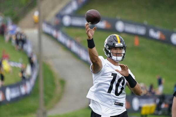 Pittsburgh Steelers quarterback Mitch Trubisky throws a pass during the NFL football team's training camp in Latrobe, Pa., Wednesday, July 27, 2022. (AP Photo/Keith Srakocic)